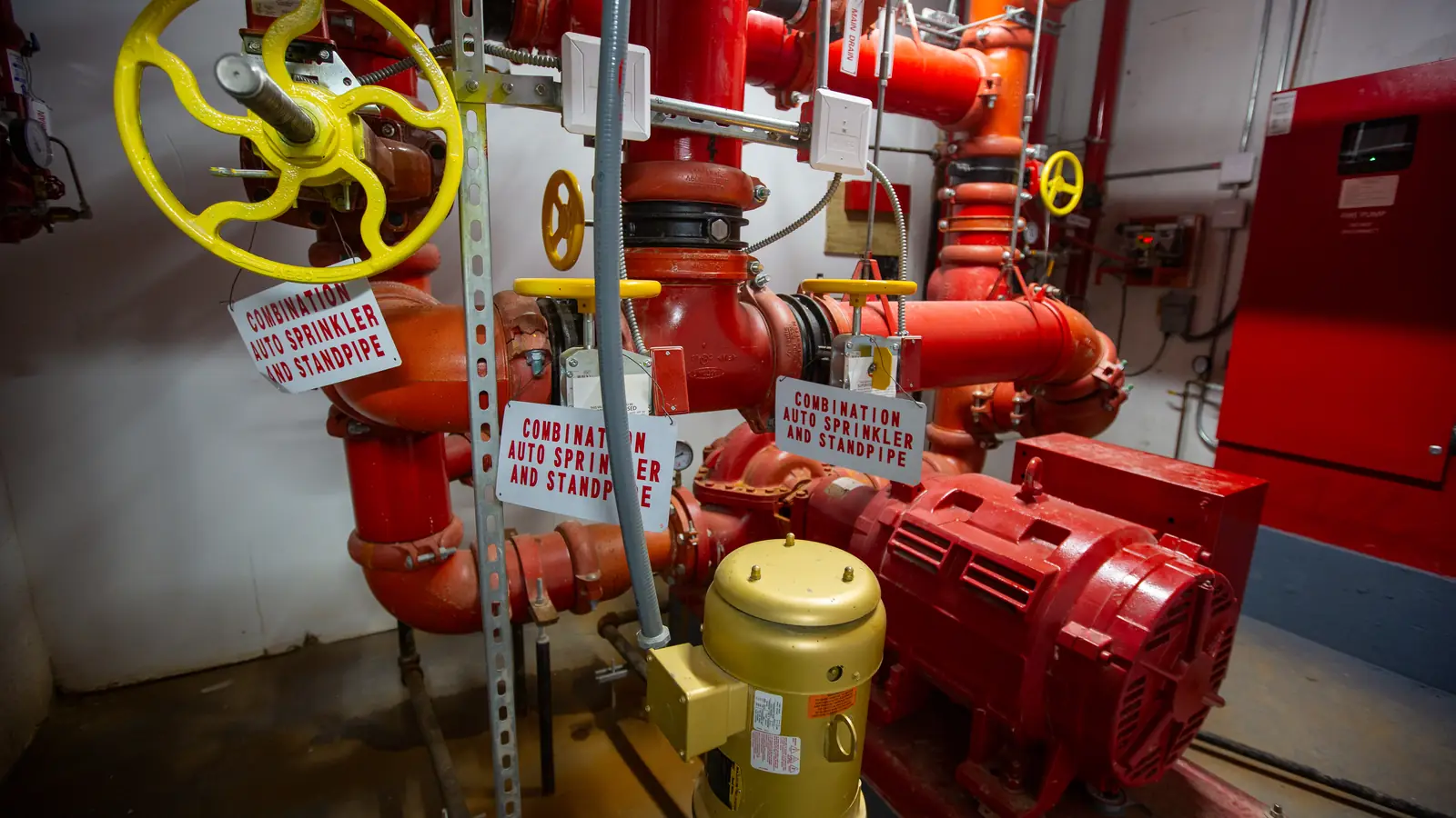 Combination auto sprinkler and standpipe riser with fire pump in building